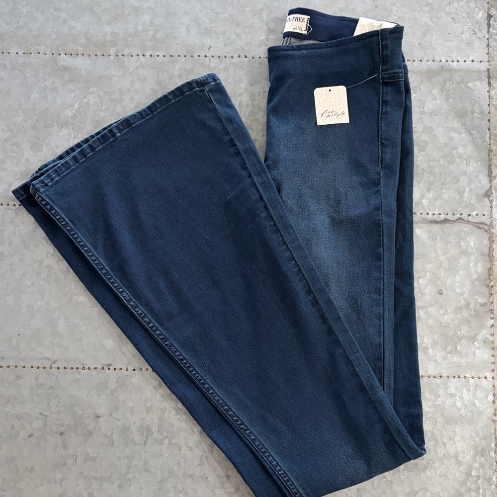 Free People We The Free Bellbottom Jeans NWT Size 4 Long